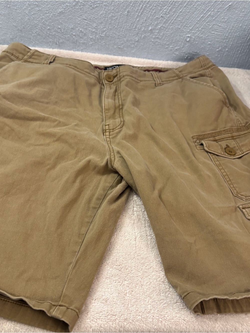 Men's Tan Cargo Shorts with Side Pockets Multiple SZ 38 21” long Stretch Waist